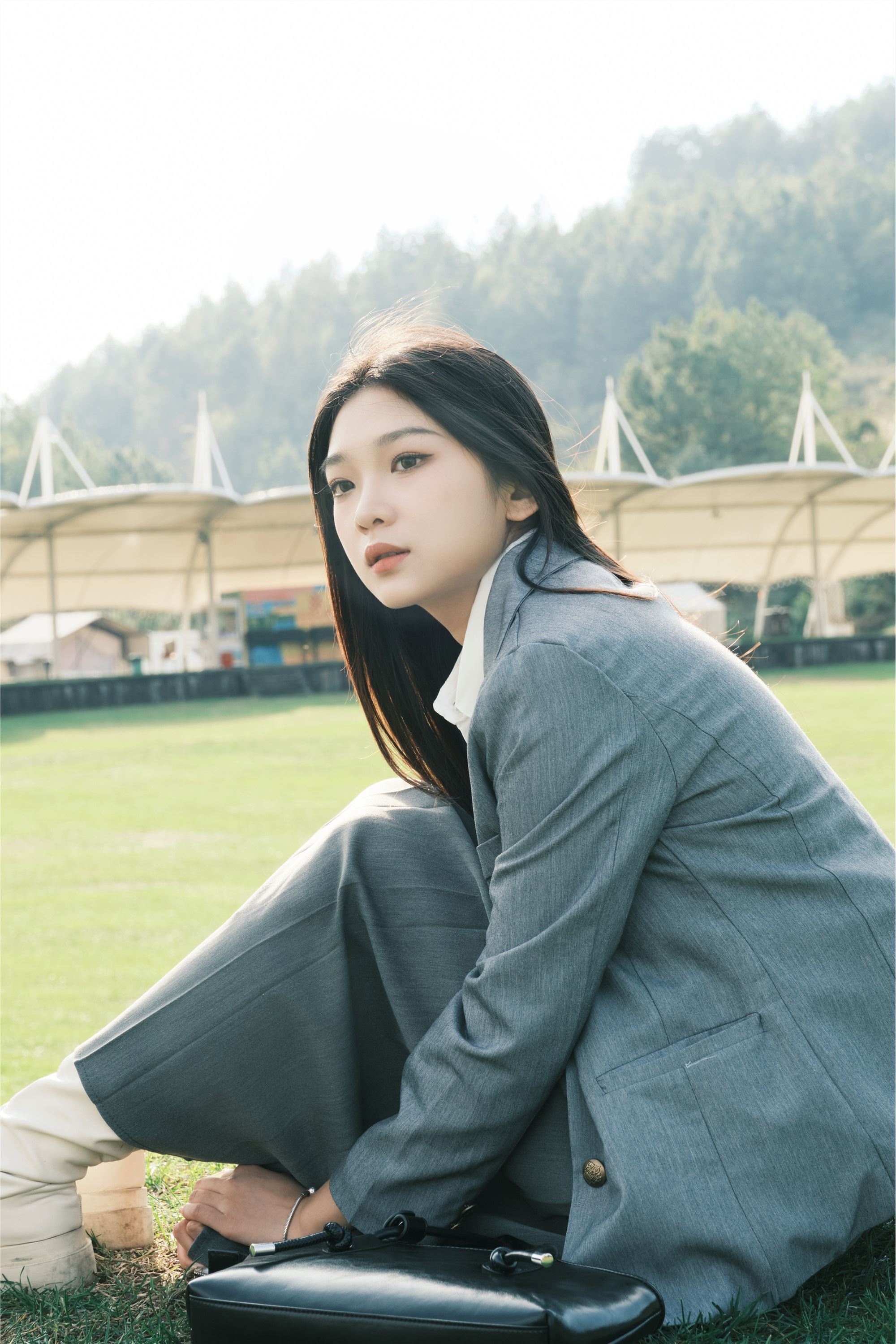 YITUYU艺图语 2025.01.06 草坪学院 一只狸猫